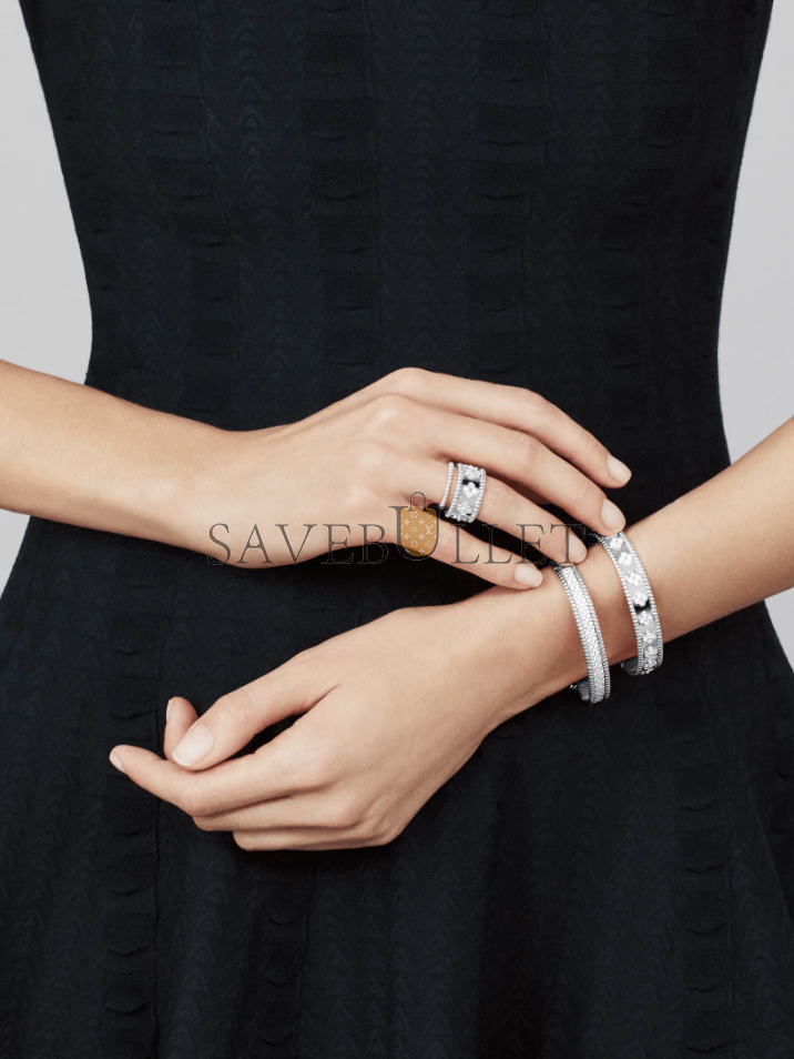 V*N CL*F arpels perlÉe pearls of gold ring, small model - white gold  vcarn31700