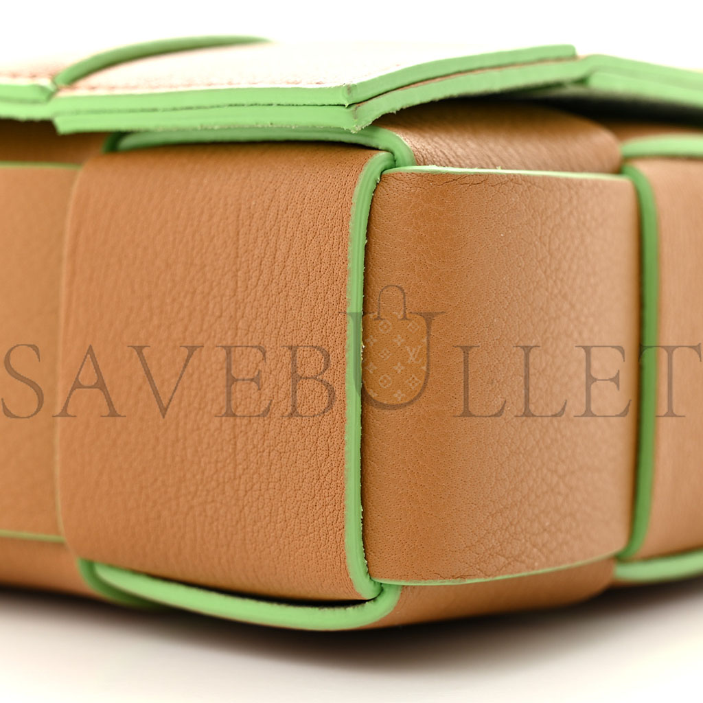 bo*te*ga Ve*ne*ta grained calfskin maxi intrecciato cassette crossbody bag caramel pistachio (23*15*5.5cm)