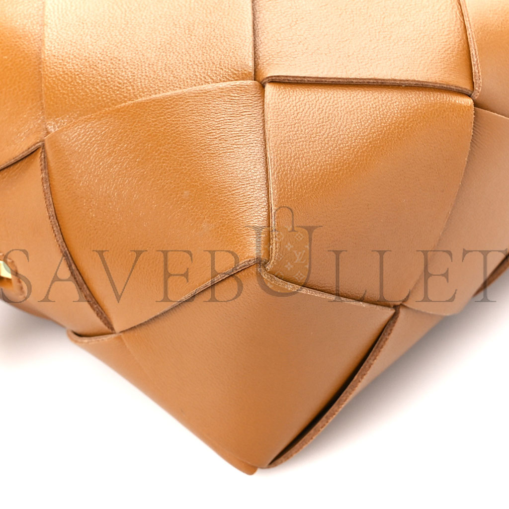 bo*te*ga Ve*ne*ta lambskin maxi intrecciato mini cassette camera bag acorn (15*15*7cm)
