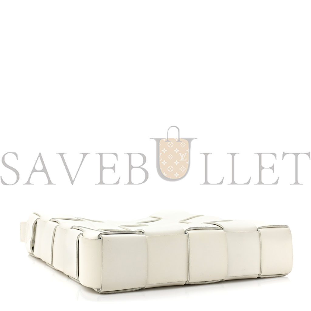 bo*te*ga Ve*ne*ta lambskin maxi intrecciato cassette messenger chalk (26*23*5cm)