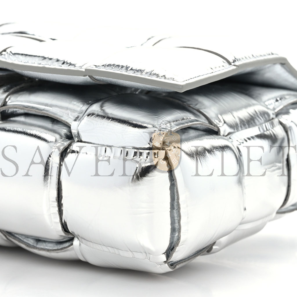 bo*te*ga Ve*ne*ta metallic lambskin padded cassette crossbody bag silver (26*18*8cm)