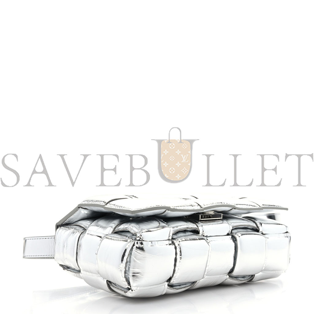 bo*te*ga Ve*ne*ta metallic lambskin padded cassette crossbody bag silver (26*18*8cm)