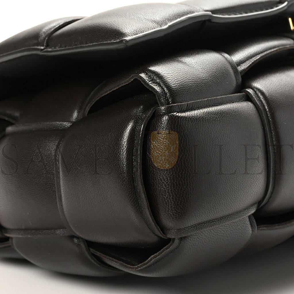 bo*te*ga Ve*ne*ta lambskin maxi intrecciato padded chain cassette crossbody bag black (25*17*8cm)