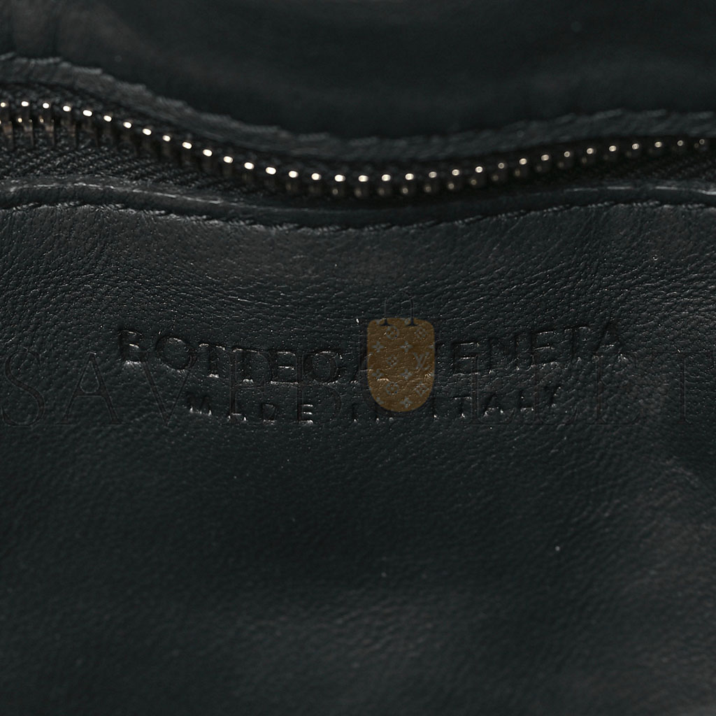 bo*te*ga Ve*ne*ta nappa maxi intrecciato padded cassette crossbody bag black (26*18*8cm)