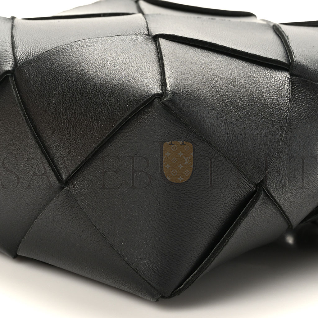 bo*te*ga Ve*ne*ta lambskin maxi intrecciato mini cassette camera bag black (15*14*7cm)