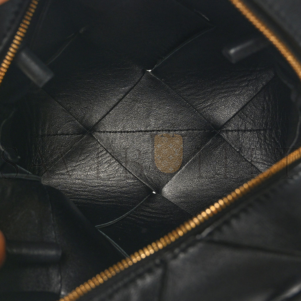 bo*te*ga Ve*ne*ta lambskin maxi intrecciato mini cassette camera bag black (15*14*7cm)