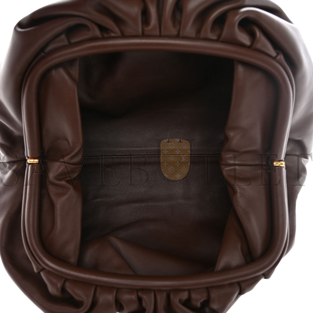 bo*te*ga Ve*ne*ta smooth butter calf the pouch oversized clutch brownie (39*19*9cm)