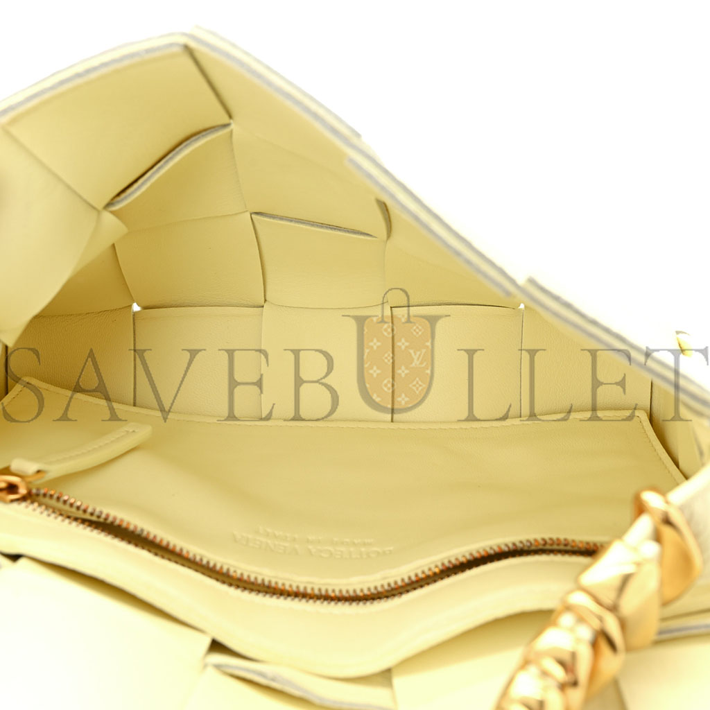 bo*te*ga Ve*ne*ta grained calfskin maxi intrecciato cassette crossbody bag ice cream (23*15*5.5cm)