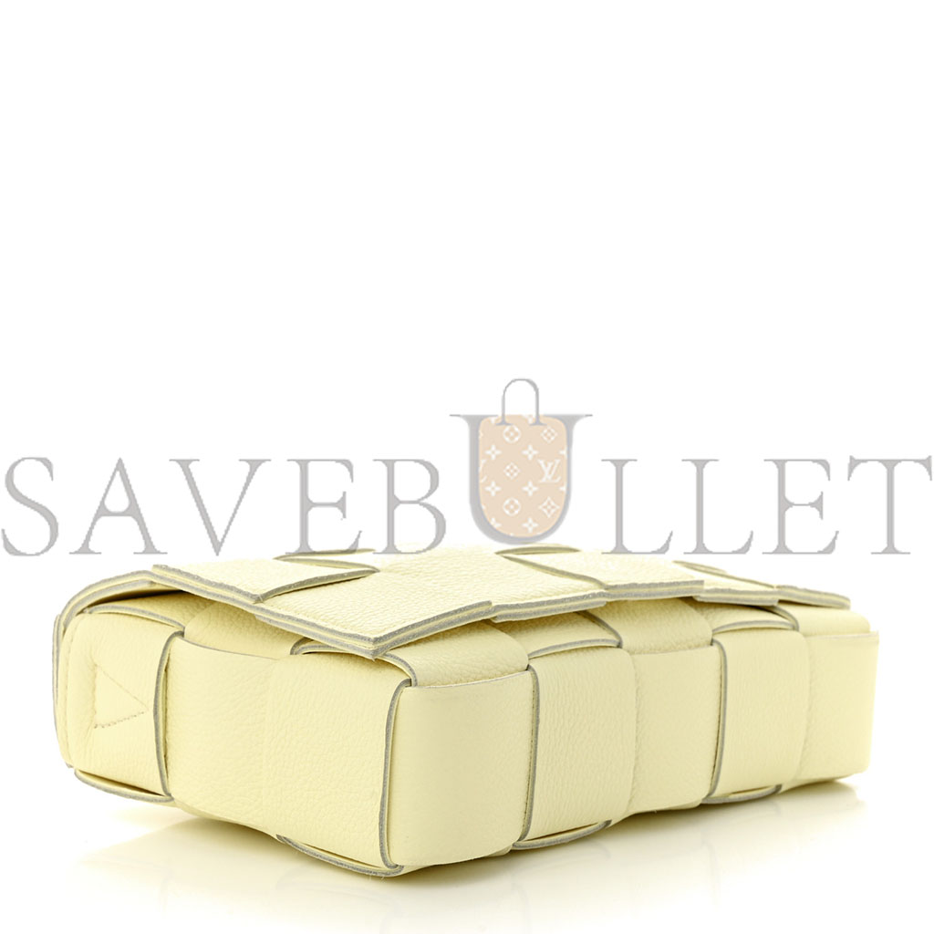 bo*te*ga Ve*ne*ta grained calfskin maxi intrecciato cassette crossbody bag ice cream (23*15*5.5cm)