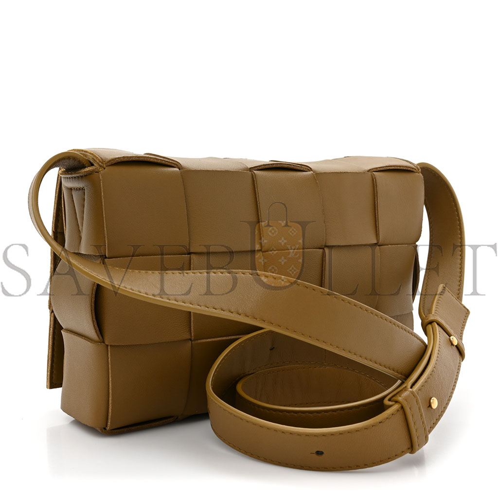 bo*te*ga Ve*ne*ta lambskin maxi intrecciato cassette crossbody bag acorn (23*15*5.5cm)