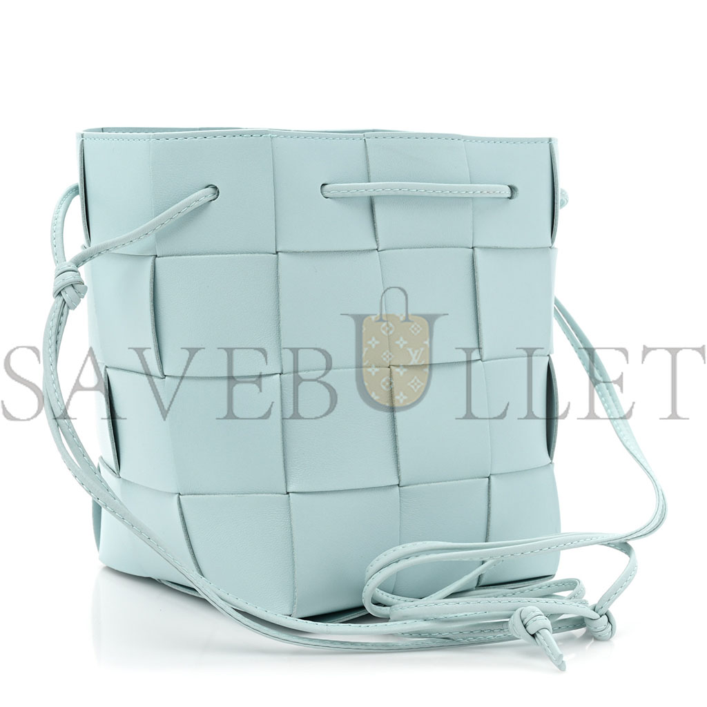 bo*te*ga Ve*ne*ta nappa maxi intrecciato small cassette bucket bag topazio silver (18*15*13cm)