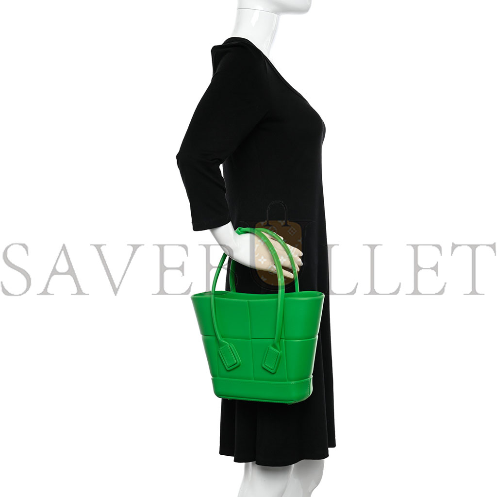 bo*te*ga Ve*ne*ta rubber maxi intrecciato mini arco grass (21*18*8cm)