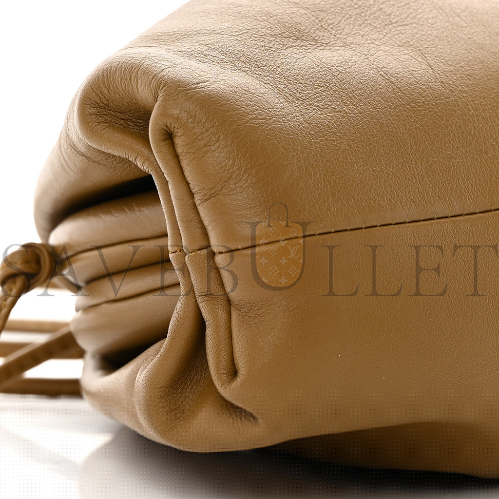 bo*te*ga Ve*ne*ta butter calfskin the mini pouch cammello (22*14*5cm)