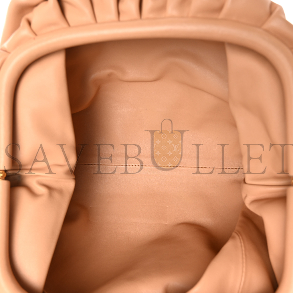 bo*te*ga Ve*ne*ta calfskin teen pouch almond (29*18*8cm)