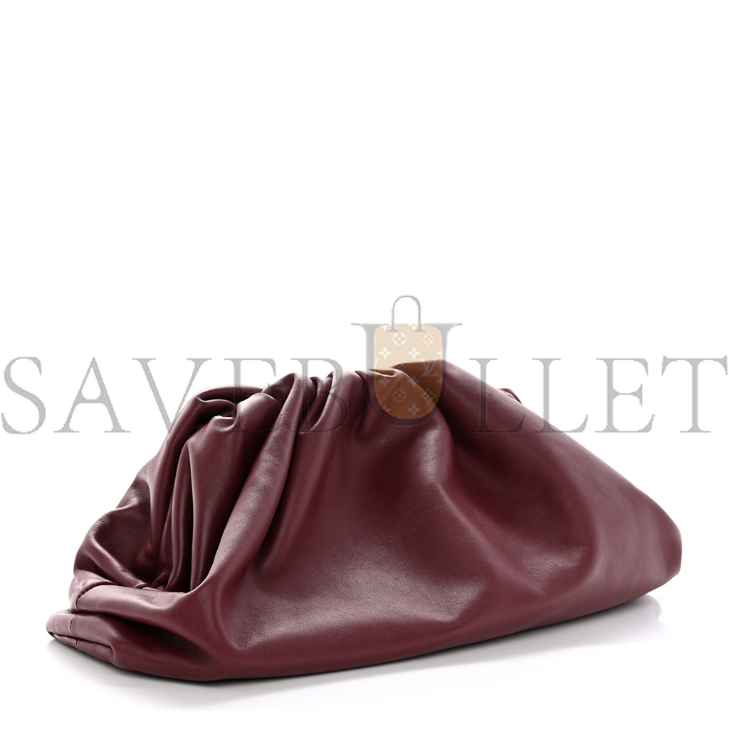 bo*te*ga Ve*ne*ta smooth butter calf the pouch oversized clutch bordeaux (37*20*8cm)