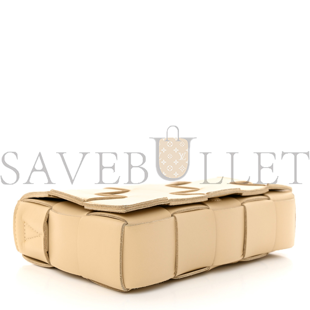 bo*te*ga Ve*ne*ta lambskin maxi intrecciato cassette crossbody bag almond (23*15*5.5cm)