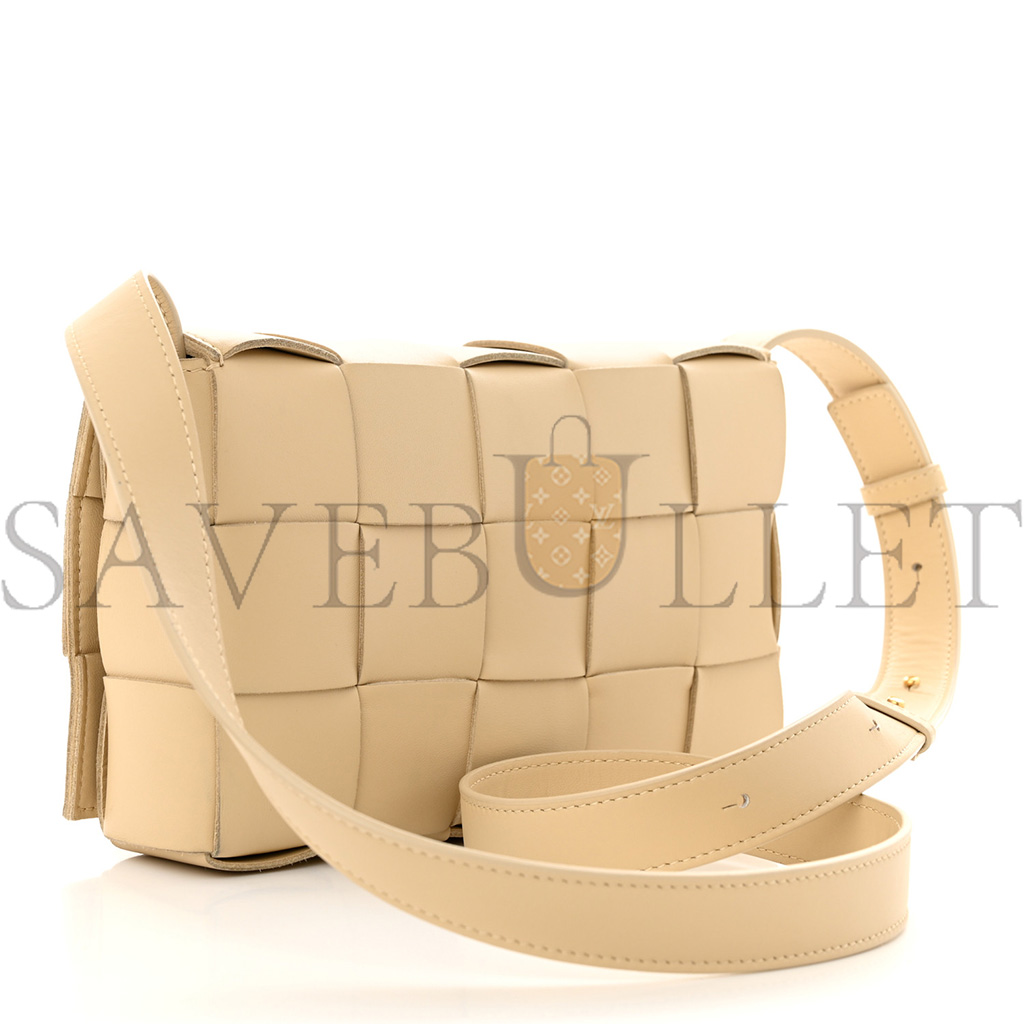 bo*te*ga Ve*ne*ta lambskin maxi intrecciato cassette crossbody bag almond (23*15*5.5cm)