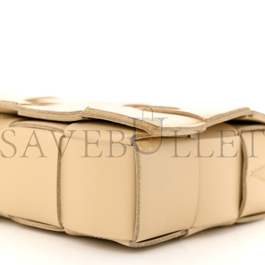 bo*te*ga Ve*ne*ta lambskin maxi intrecciato cassette crossbody bag almond (23*15*5.5cm)