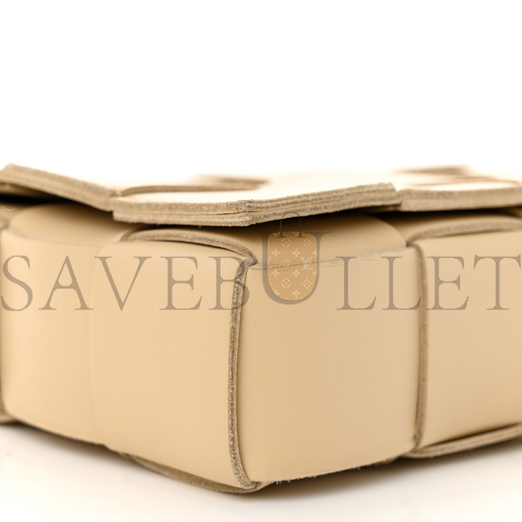 bo*te*ga Ve*ne*ta lambskin maxi intrecciato cassette crossbody bag almond (23*15*5.5cm)