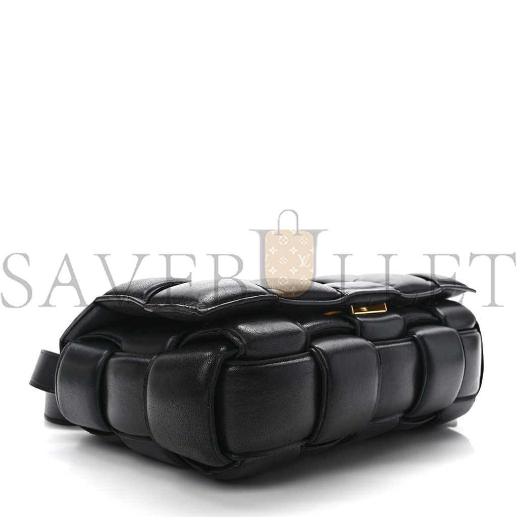 bo*te*ga Ve*ne*ta nappa maxi intrecciato padded cassette crossbody bag black (26*18*8cm)