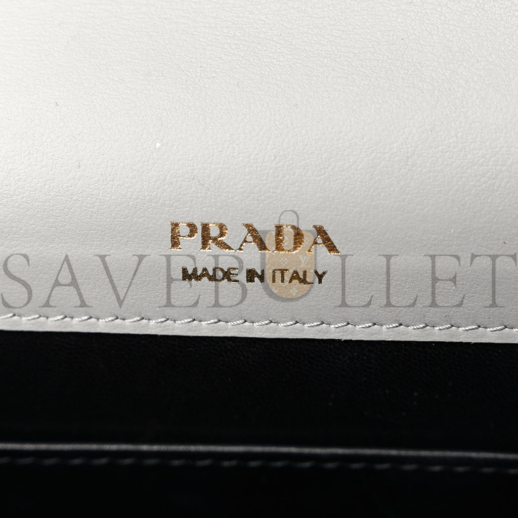 Pra*a city calfskin saffiano envelope flap with chain nube (20*13*4cm)