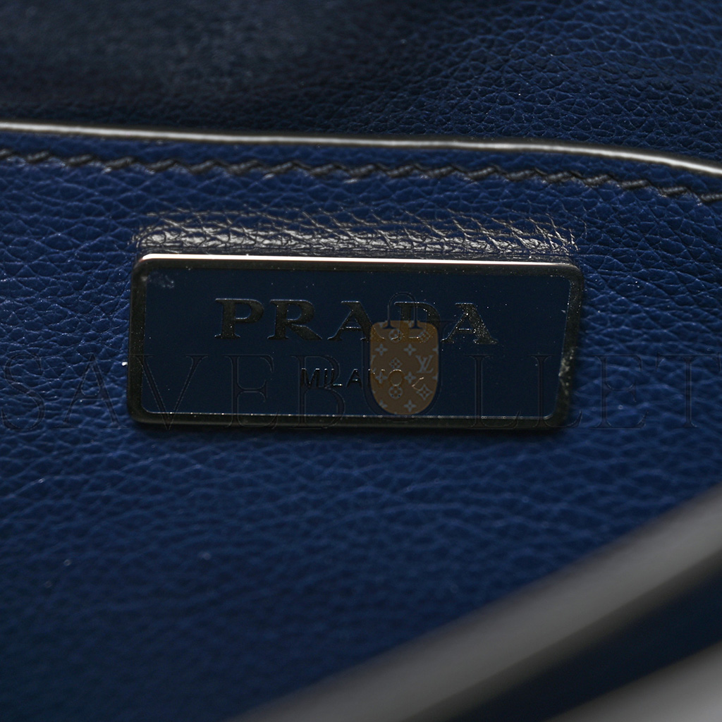 Pra*a glace calf shoulder bag baltico (23*17*9cm)