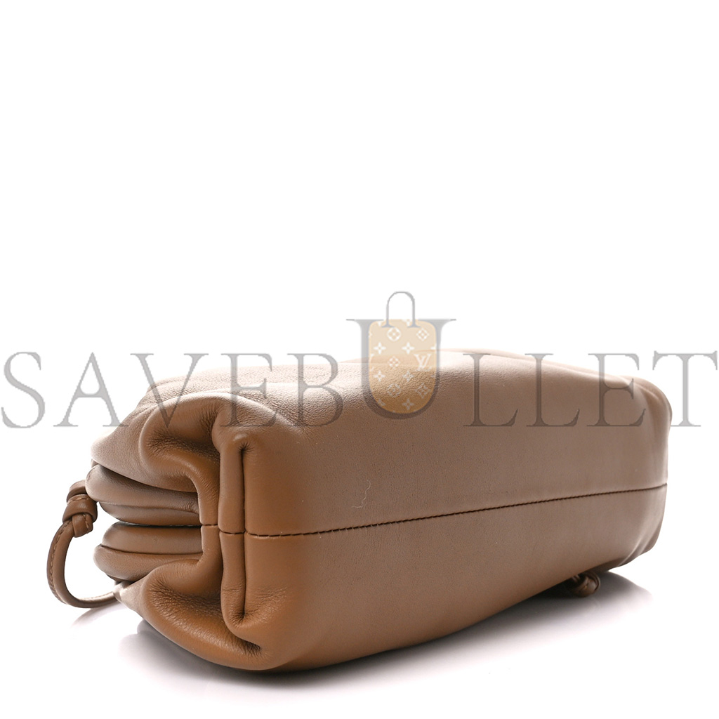 bo*te*ga Ve*ne*ta butter calfskin the mini pouch camel (20*13*6cm)