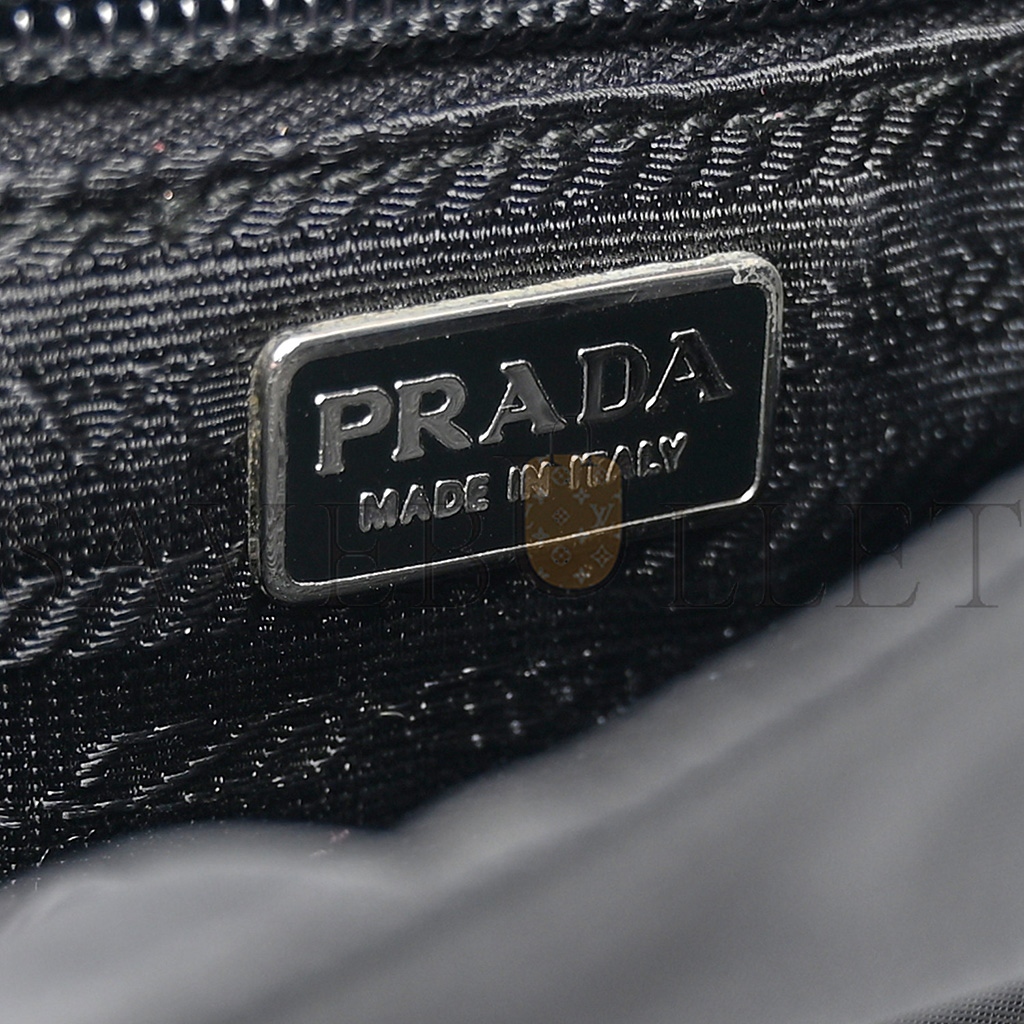 Pra*a nylon flap messenger bag black (15*15*8cm)
