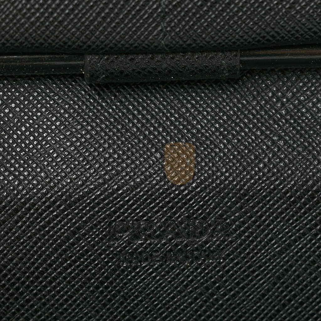 Pra*a saffiano metal large zip around travel wallet black (21*11*3cm)