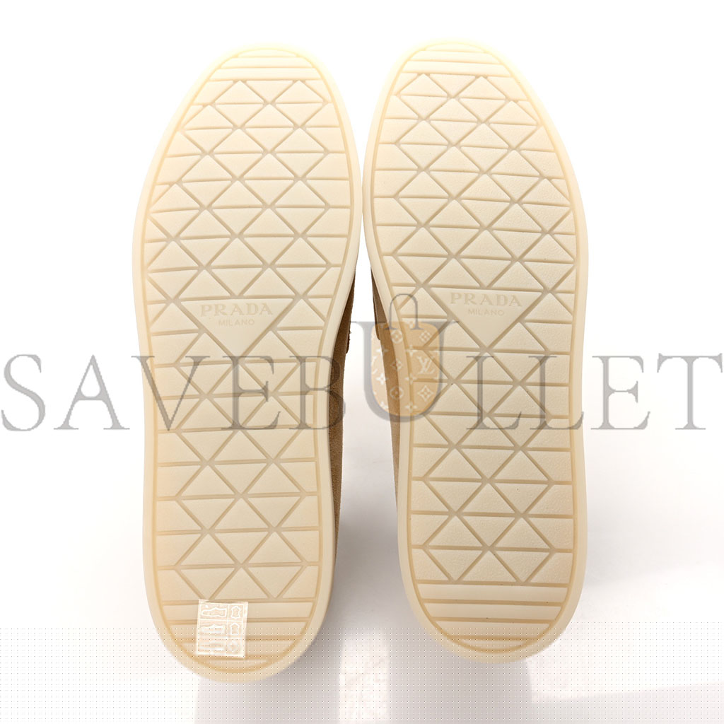 Pra*a vitello scamosciato metal triangle logo saint tropez 25mm loafers 40 ecru