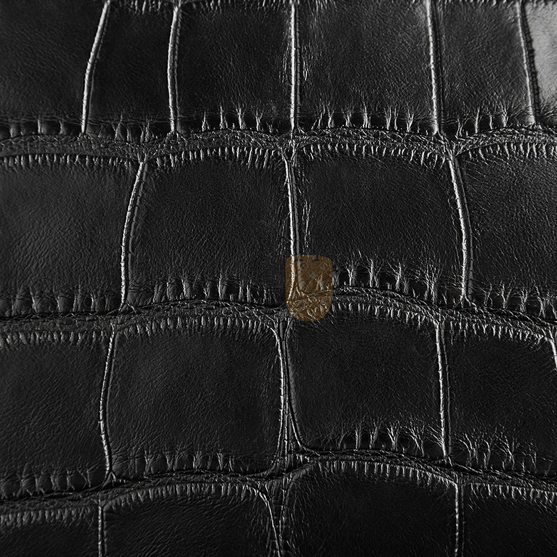 bo*te*ga Ve*ne*ta crocodile skin pouch 576227vcpx01229 (38*20*8.5cm)