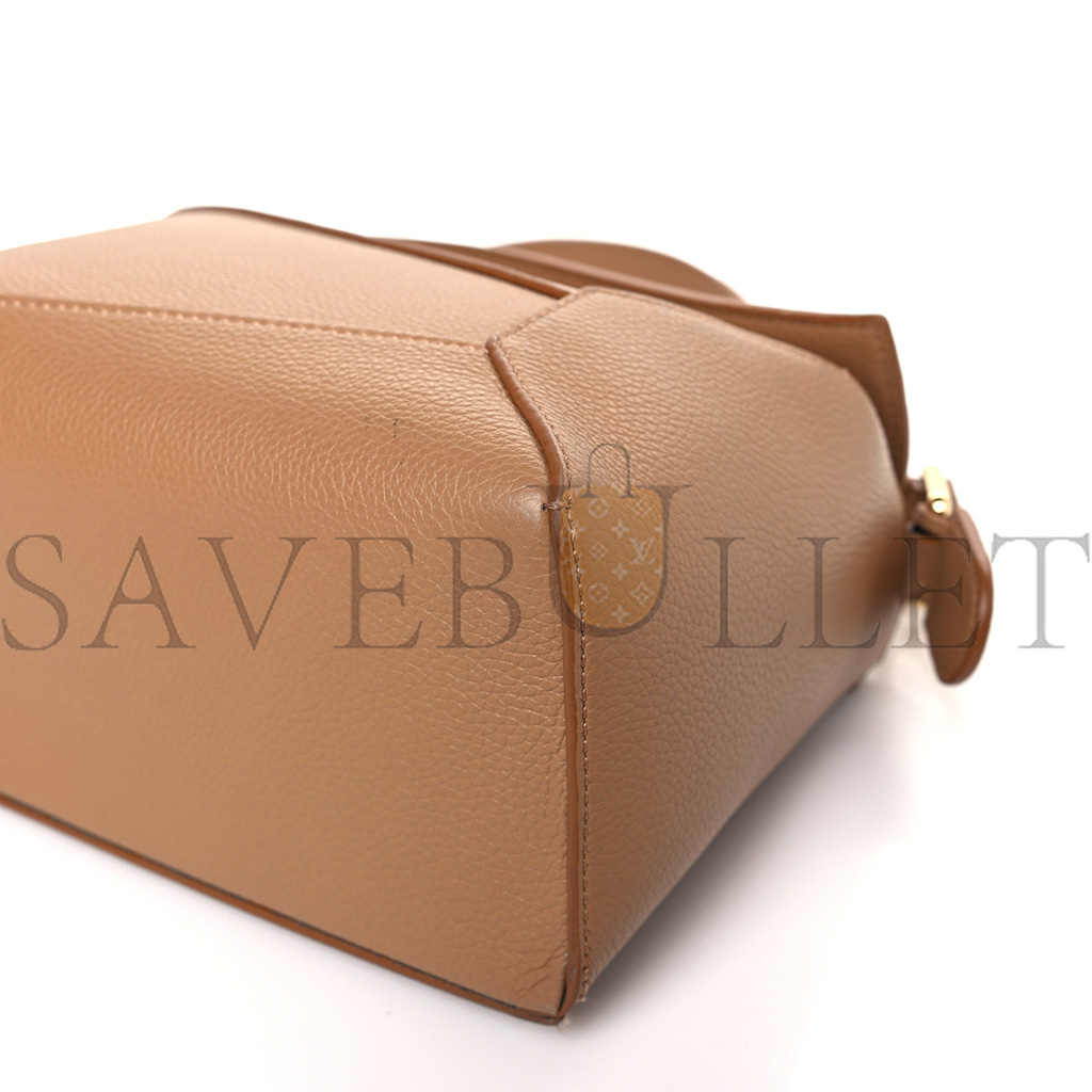 l*ew* grained calfskin small puzzle edge bag toffee (24*16.5*10.5cm)
