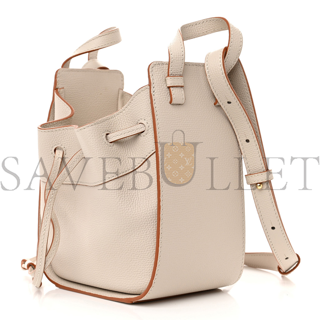 l*ew* pebble grain calfskin mini hammock shoulder bag light ghost (19*17*11cm)