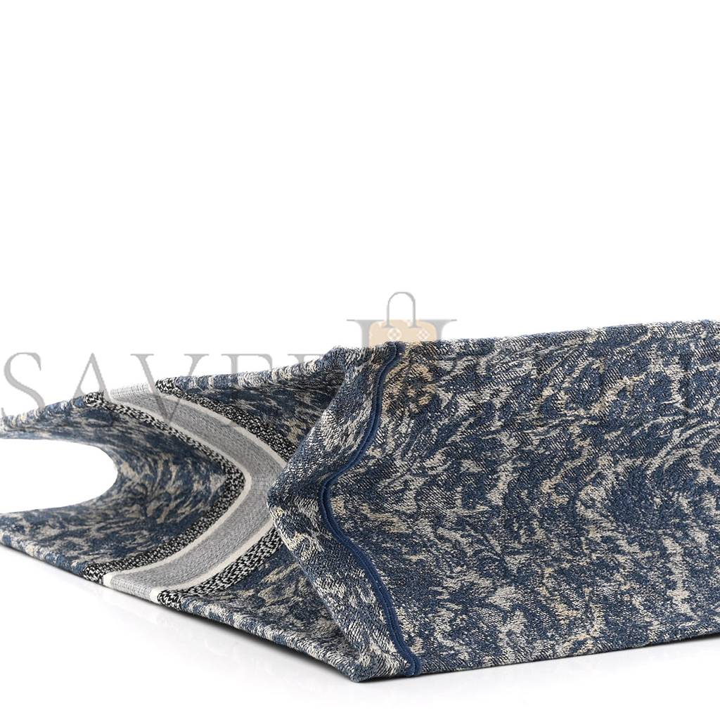 D*or canvas embroidered large brocart book tote blue (42*35*17.8cm)