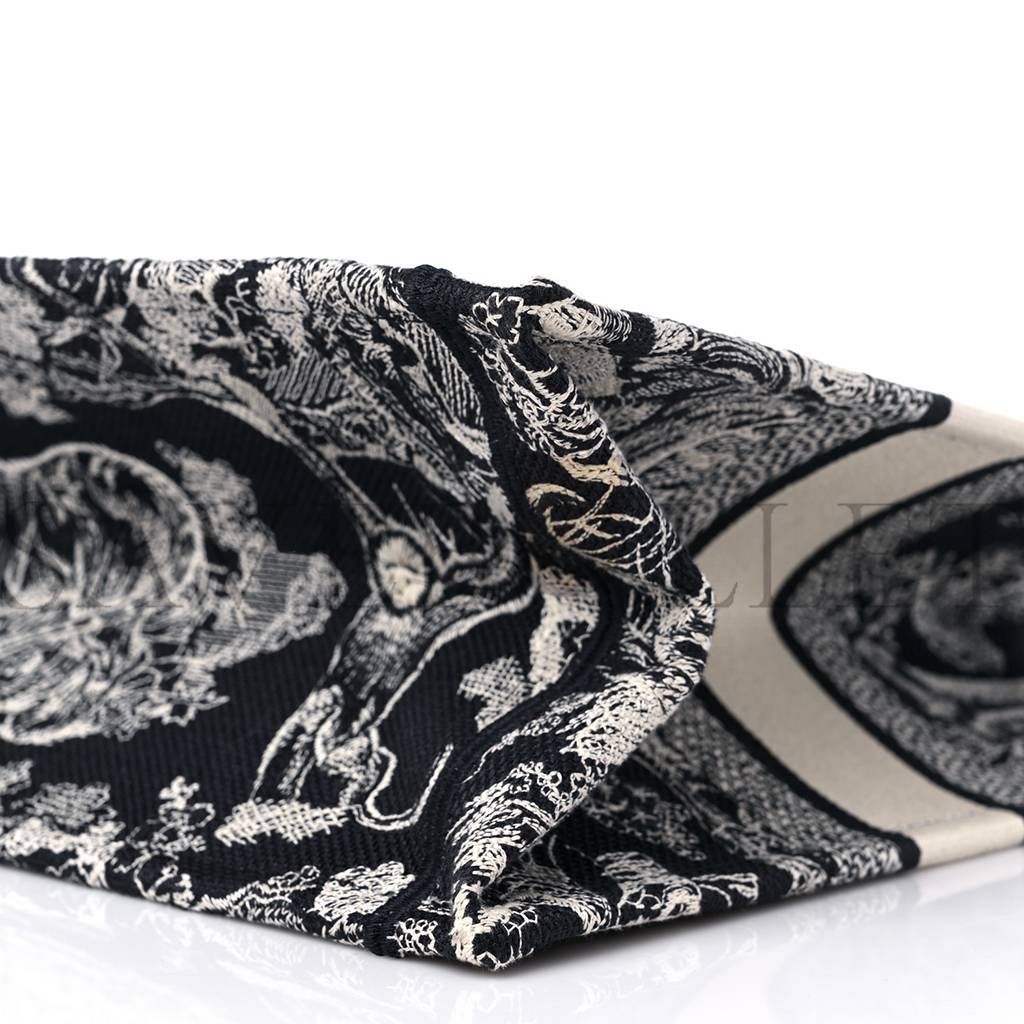 D*or canvas embroidered medium D*oriviera toile de jouy book tote blue (36*28*7.6cm)