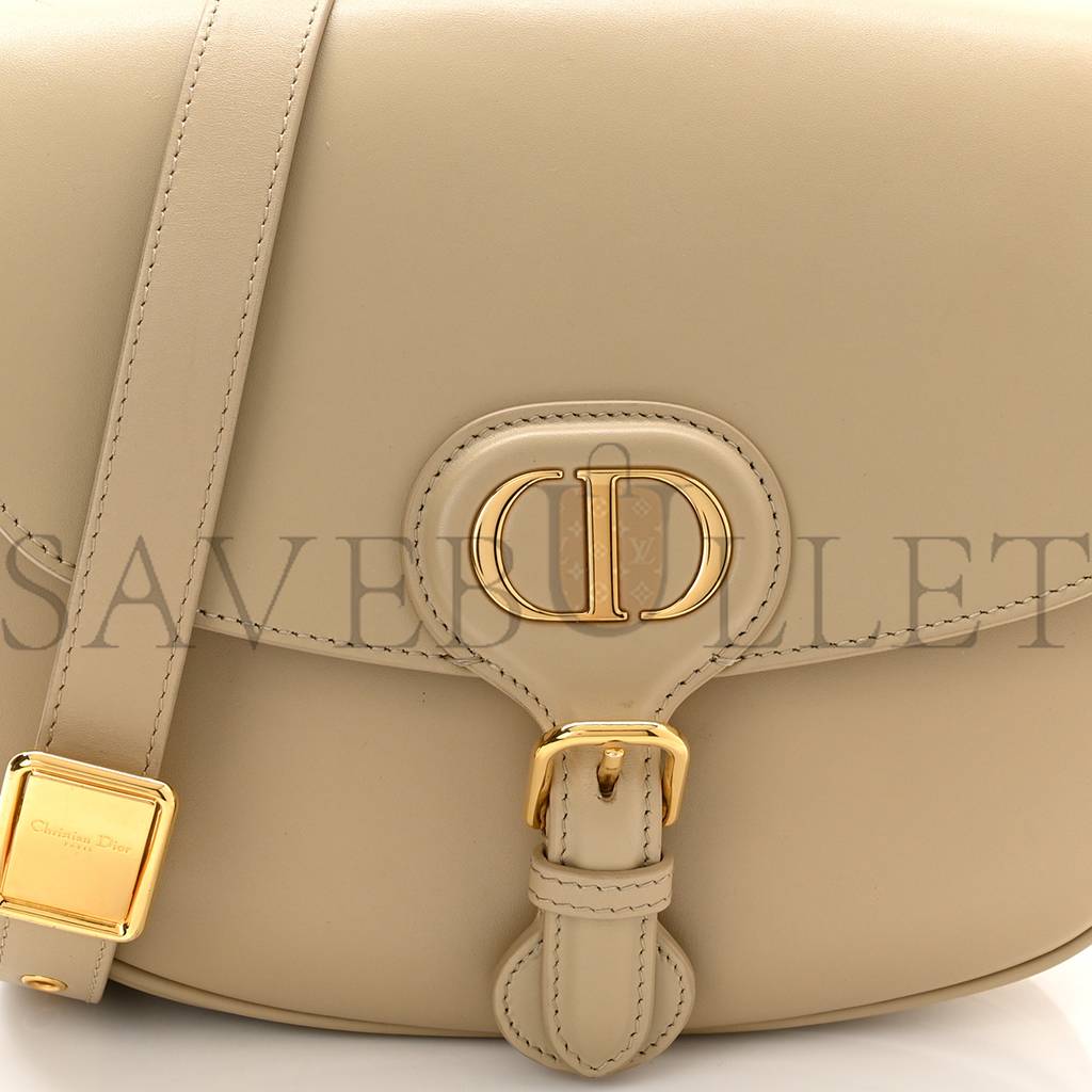 D*or box calfskin medium bobby flap beige (22*17*6.4cm)